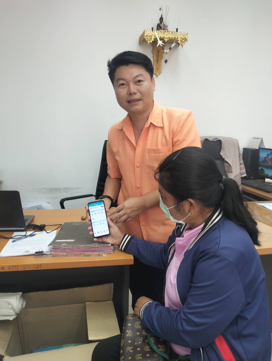 ขอเชิญชวนทุกท่านดาวน์โหลดแอปพลิเคชั่น “Click ชุมชน” ใช้ได้ทั้งประชาชนและเจ้าหน้าที่ ประกอบไปด้วยเมนูบริการ 13 เมนู ได้แก่