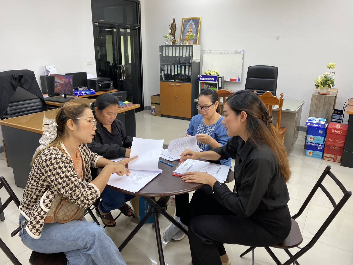  พช.เมืองหนองคาย ปฐมนิเทศสมาชิกที่ได้รับเงินกู้กองทุนพัฒนาบทบาทสตรีและทำสัญญาเงินกู้